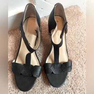 Hush Puppies “The Body Shoe” sandal with block heel- size 9.5-NWOT